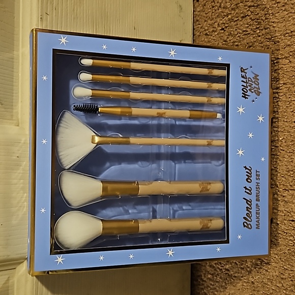 Holler and glow blend it out makeup brush set - Picture 2 of 2